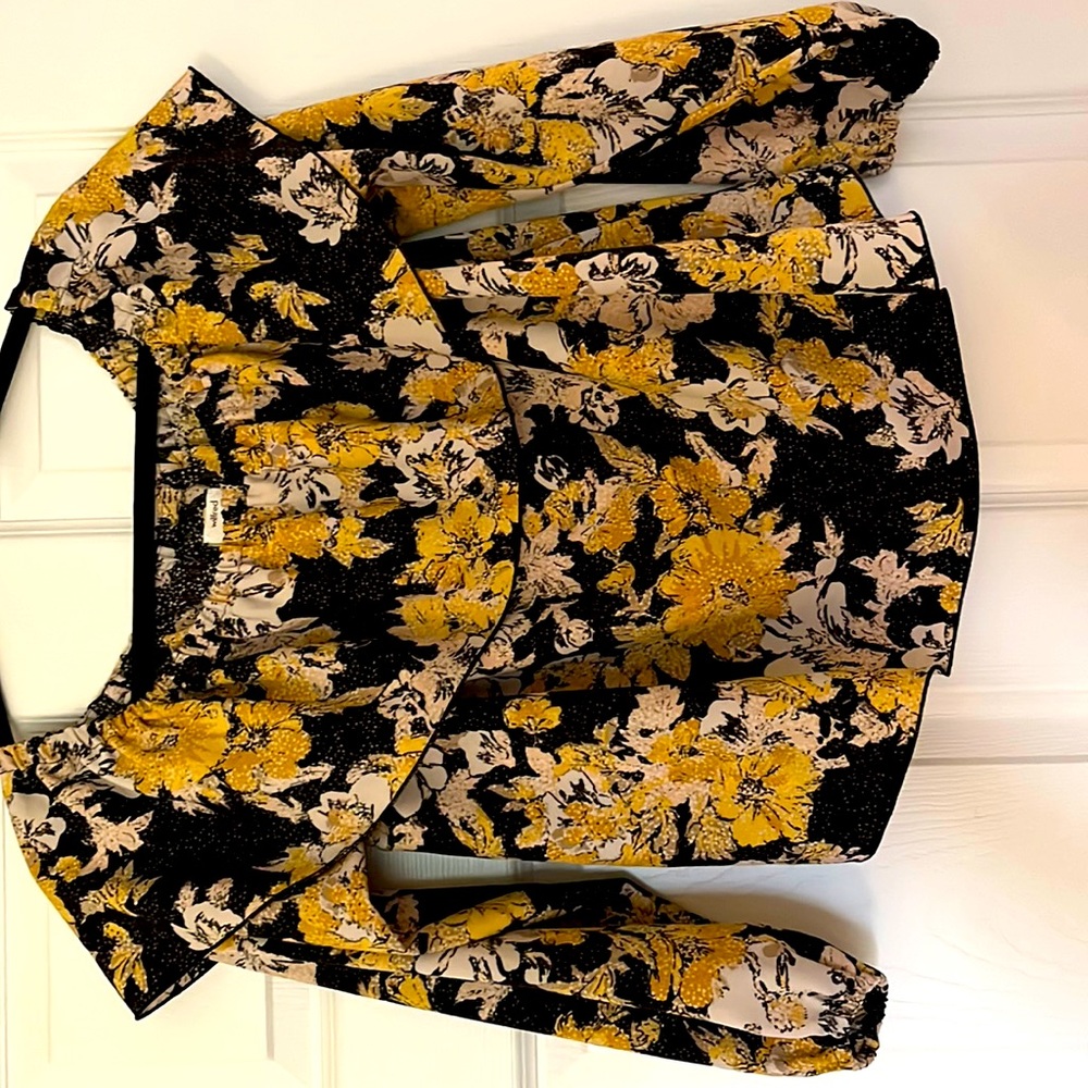 Aritzia off shoulder blouse in size medium